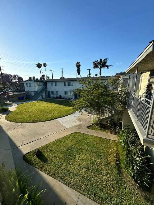 Building Photo - 1 BDRM, 1 BA WITH PARKING SPACE! Unit 8012