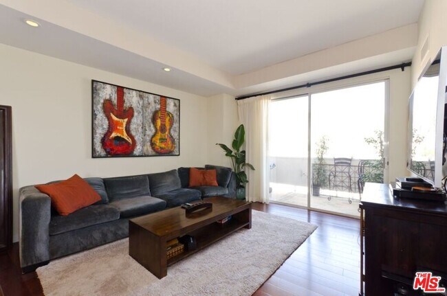 Photo - 7250 Franklin Ave Unit 901