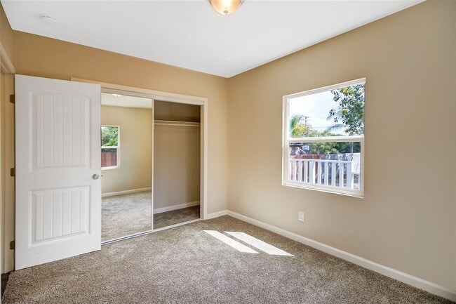 Building Photo - 511 41st St Unit Front House