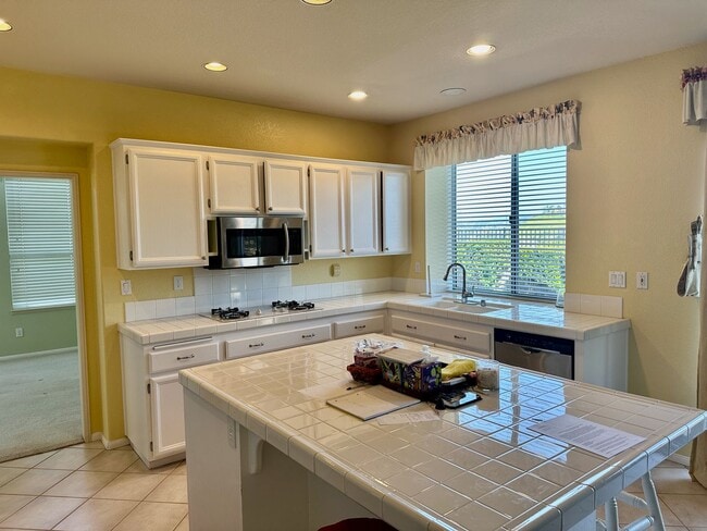 Photo - Welcome Home! 4 Bedroom with Canyon views