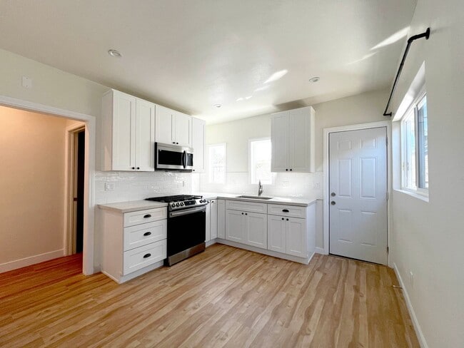 Building Photo - 584-588 Cypress Unit 588