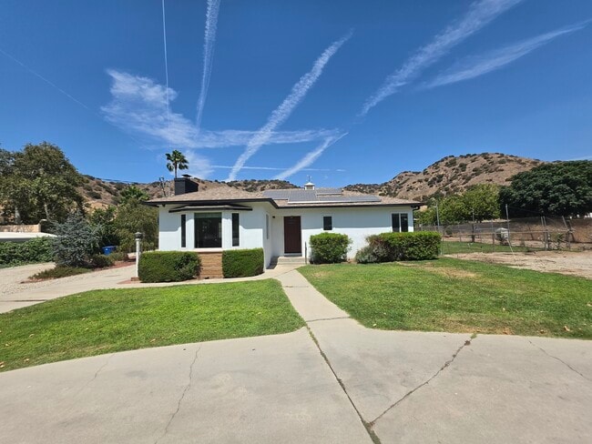 Building Photo - 9805 La Tuna Canyon Rd