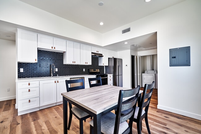 Photo - 2600 S Catalina St