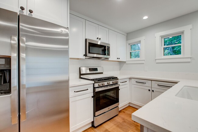 Grand (261-265) North - Grand (261-265) North Apartment Unit Grand (261) North