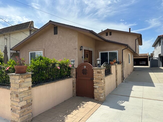 Building Photo - 1107 W 23rd St Unit B