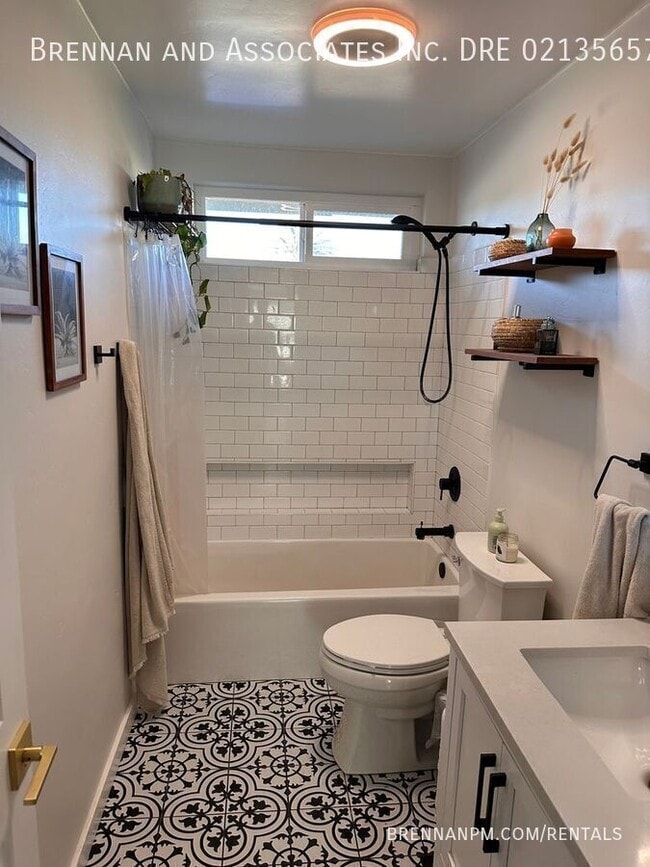 Photo - 2861 B St Unit 5