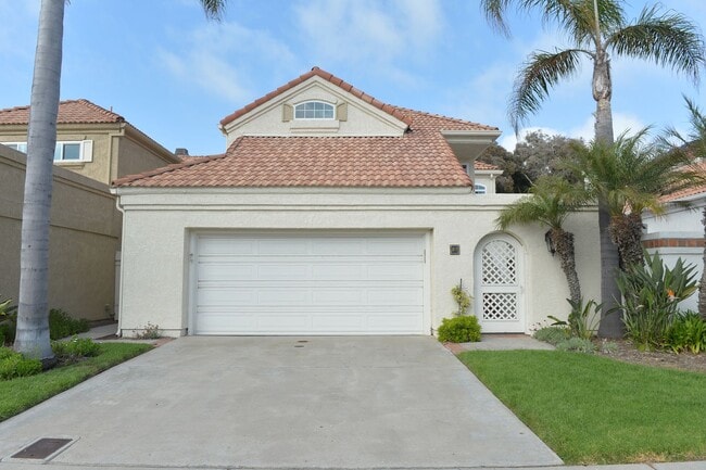 Building Photo - Port Royale three bedroom three bath yard gardener