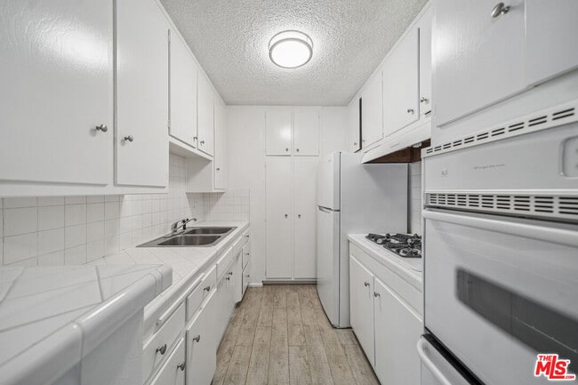 Photo - 1520 Hayworth Ave Unit 3