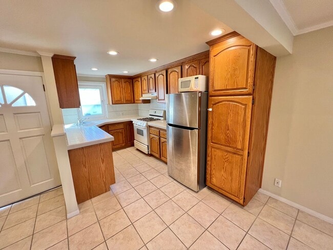 Photo - Peninsula Living just steps to the Beach - Garage included Unit 5538 E Ocean Blvd