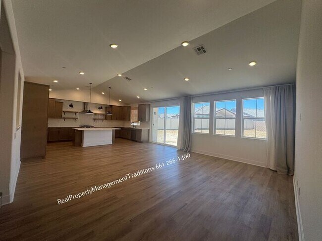 Photo - Modern Spacious 3 + 3 + Flex room