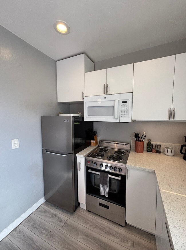 Photo - Golden Glen Apartments