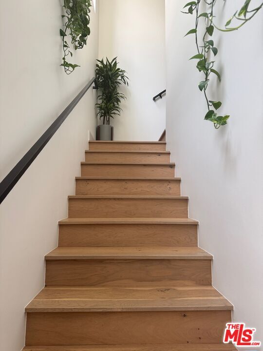 Photo - 1144 N Detroit St