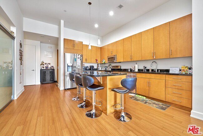 Photo - 3223 W 6th St Unit 405