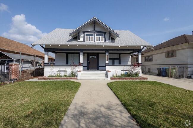 Building Photo - Charming Fully Renovated 3-Bedroom, 2-Bath... Rental