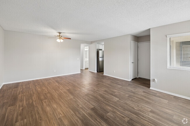 2BR, 2BA - 886SF - Living Room - Oro Apartments