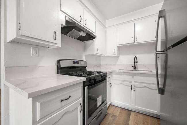Photo - 3212 W 60th St Unit 02