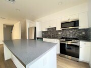 Photo - 545 N Kingsley Dr