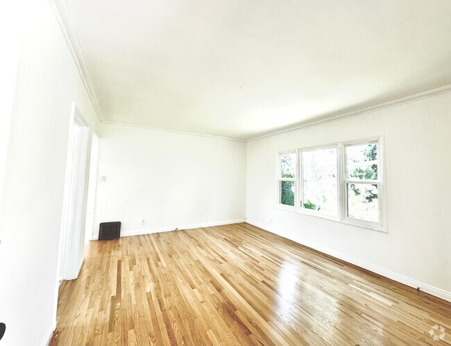 Building Photo - 2406 Edgewater Ter Rental