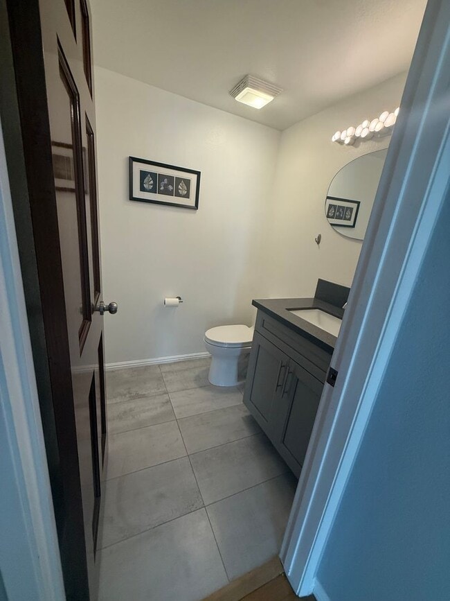 Photo - Turnkey End-Unit Townhome with Vaulted Ceilings & Garage