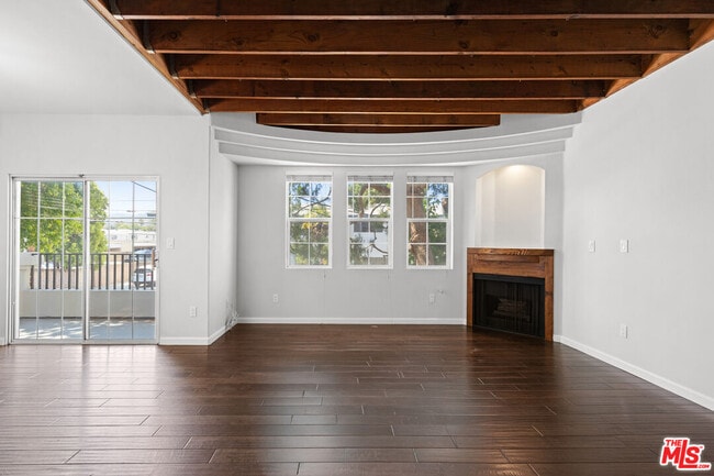 Building Photo - 14061 Milbank St Unit 4