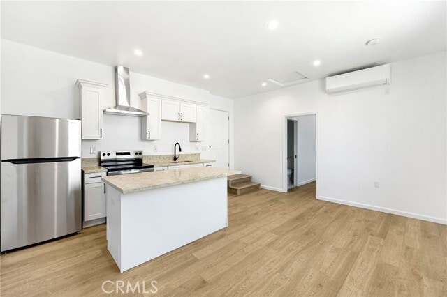 Photo - 1375 N Mentor Ave