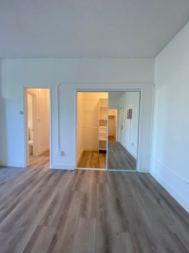 Photo - 4015 Melrose Ave