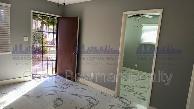 Photo - 2141 E 16th St