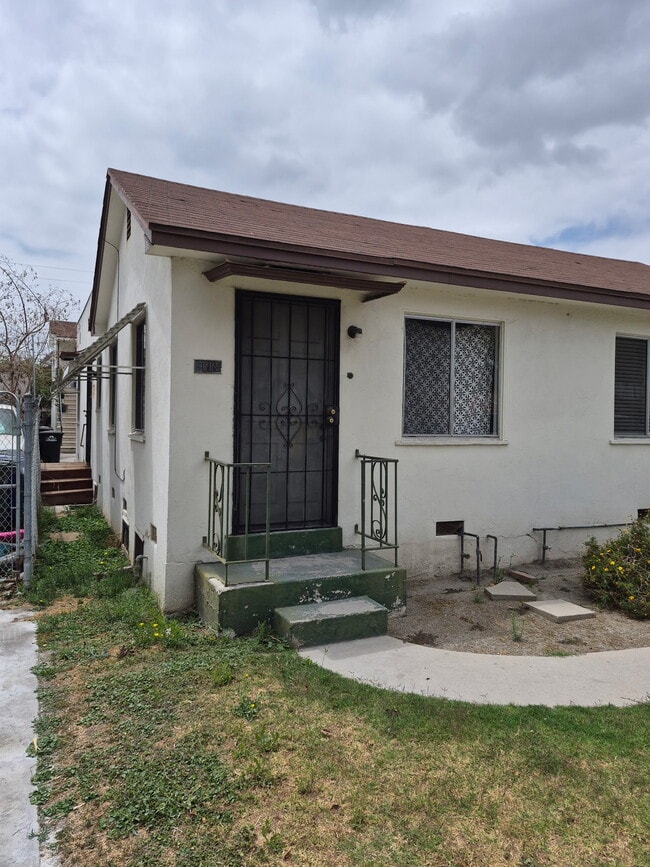 Building Photo - 8665 S Gate Ave Unit South Gate