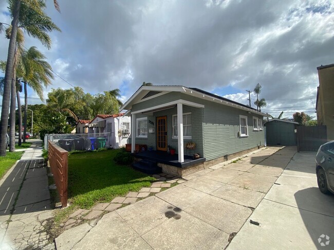 Building Photo - Charming 3-Bedroom Home– Renovated Kitchen...