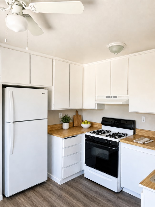 Building Photo - 16358 Pebble Beach Dr Unit 226
