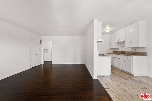 Photo - 3355 S Canfield Ave Apartment Unit 11