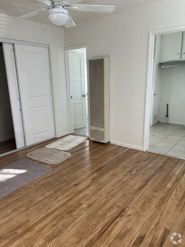 Building Photo - 2706 Kansas Ave Unit 2704c Rental