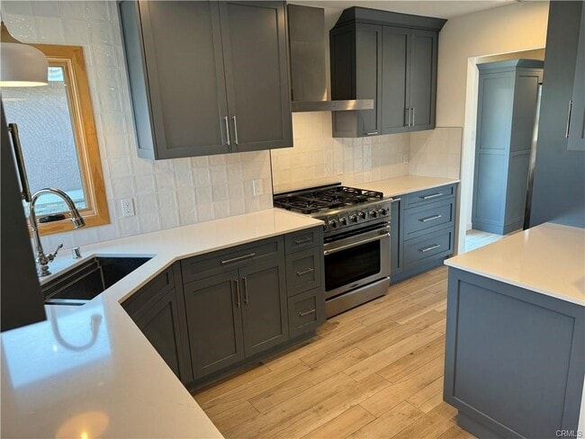 Photo - 10056 Van Ruiten St