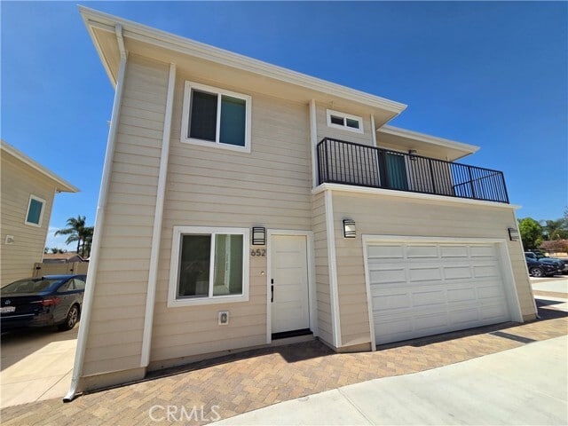 Photo - 652 W Grand Ave