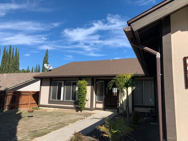 Photo - 3 Bedroom 2 Bath Cowles Mountain Home For Rent