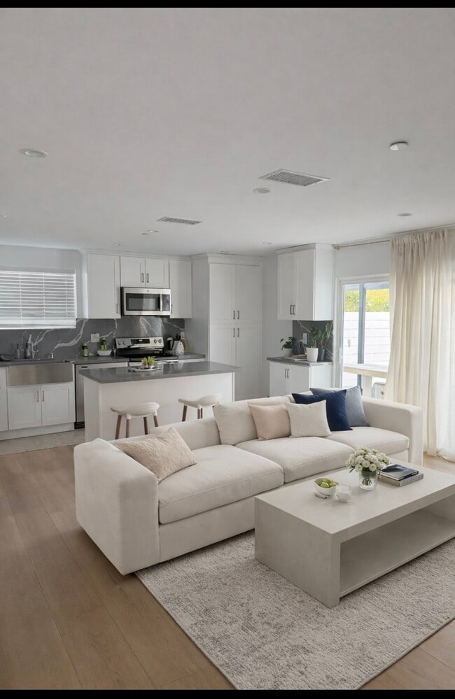 Photo - 22827 1/2 Calvert St