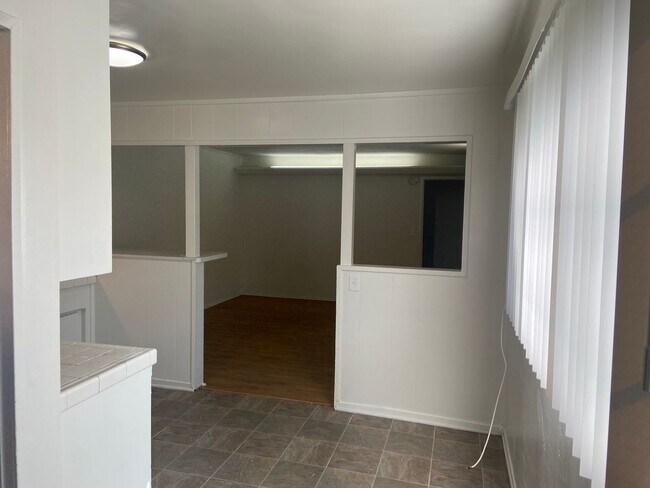 Photo - Randall Apartments Unit D