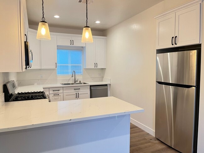 Photo - 9938 Lull St