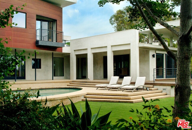 Building Photo - 357 N Skyewiay Rd