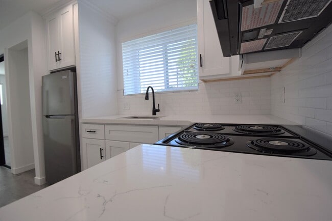 Photo - 5340 Whitsett Ave Unit 10