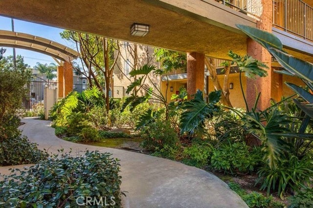 Building Photo - 15425 Sherman Way Unit 101