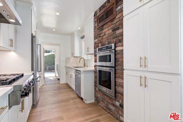 Building Photo - 10828 Stever St