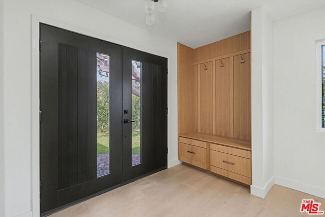 Photo - 2831 Overland Ave