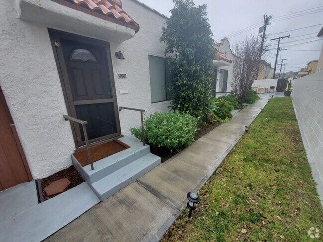 Building Photo - 2623 S Alma St Unit 2623 Rental