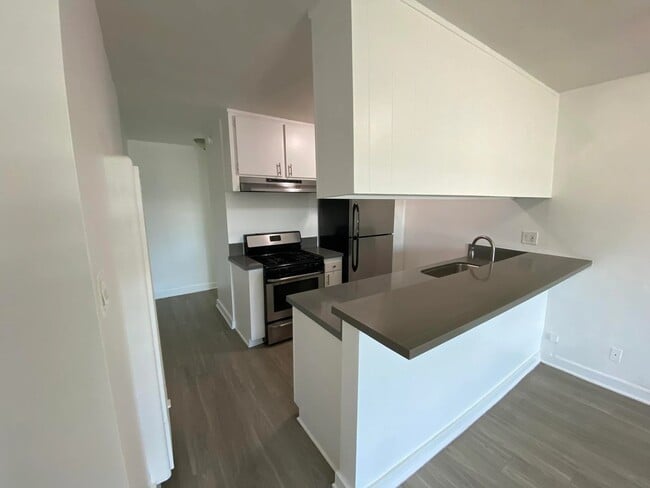 Building Photo - 5307 Sepulveda Blvd Rental