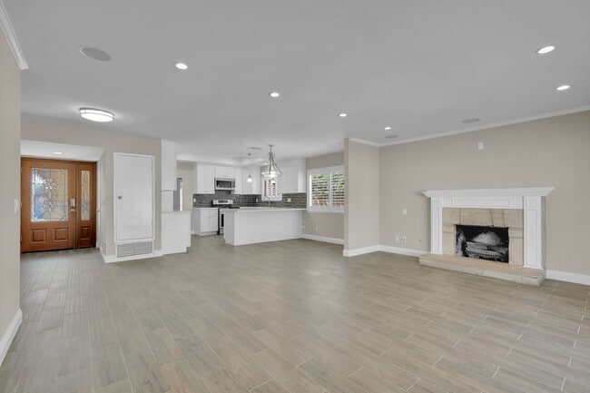 Photo - 20111 Lakemore Dr