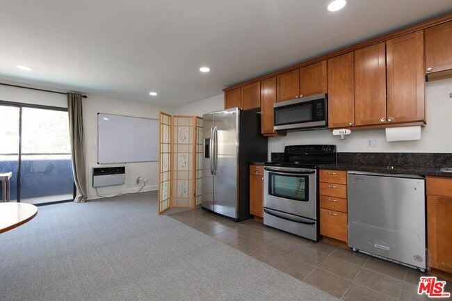 Building Photo - 10982 Roebling Ave Unit 347