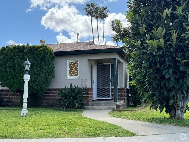 Building Photo - 13900 Burbank Blvd Rental