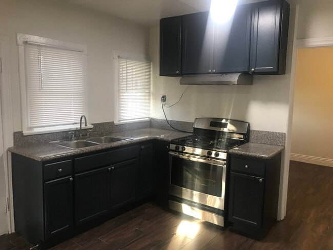 Photo - 832 E 20th St Unit 832