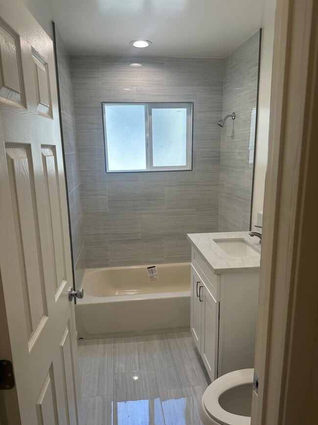 Photo - 415 Loma Dr Unit L3